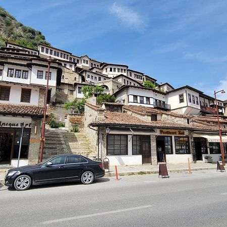 Hostel Mangalem Berat Bagian luar foto
