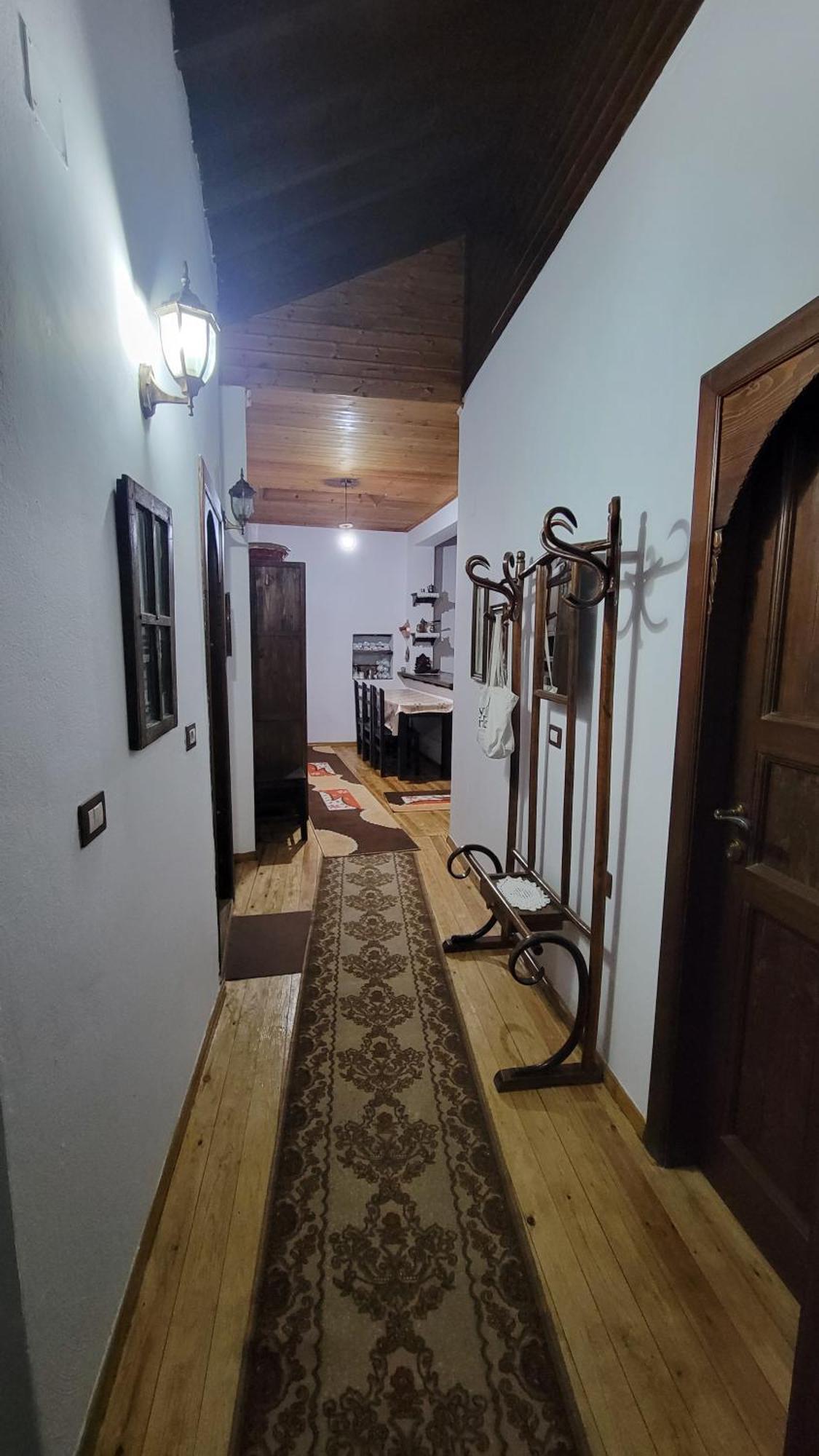 Hostel Mangalem Berat Bagian luar foto