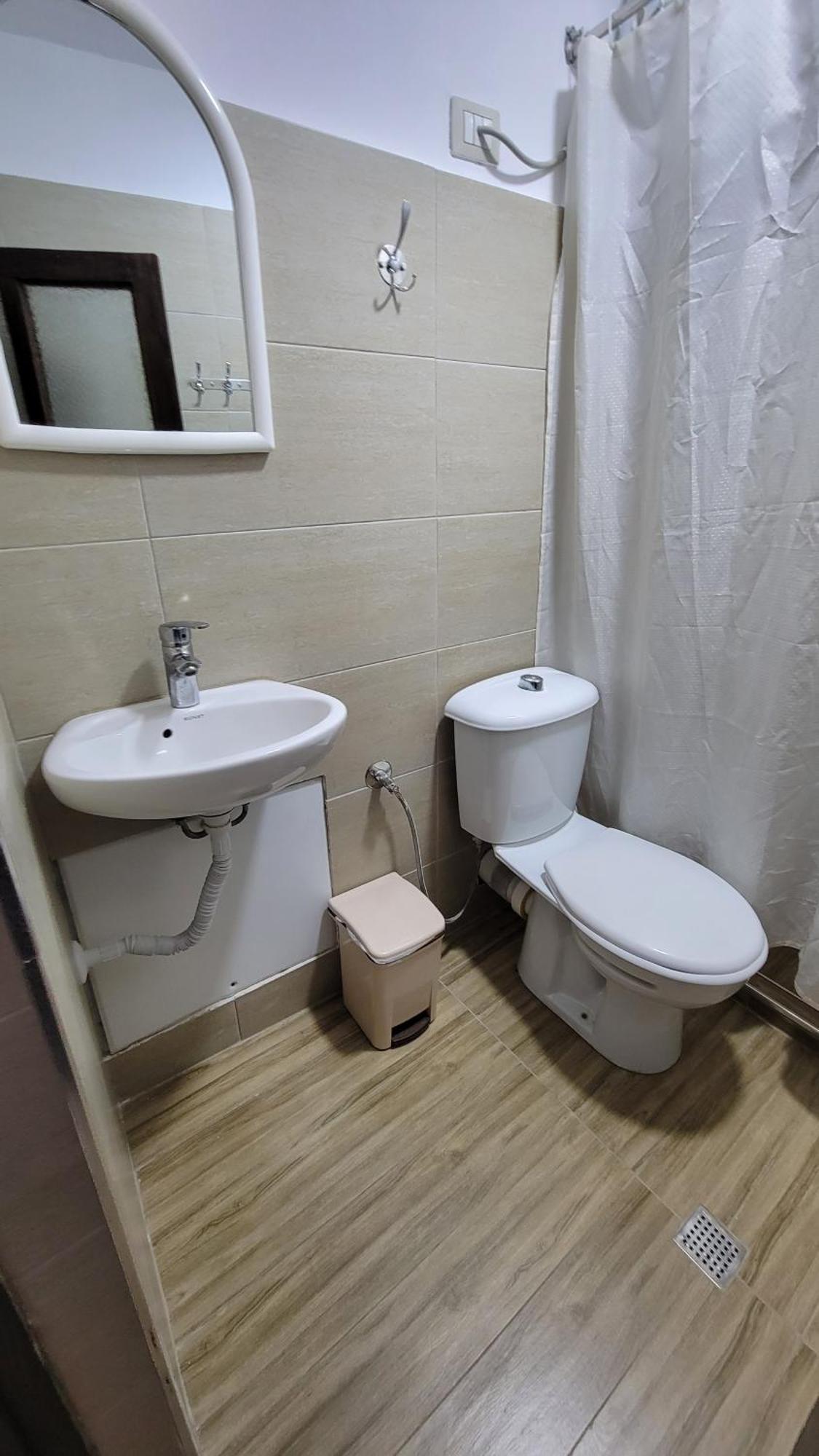 Hostel Mangalem Berat Bagian luar foto