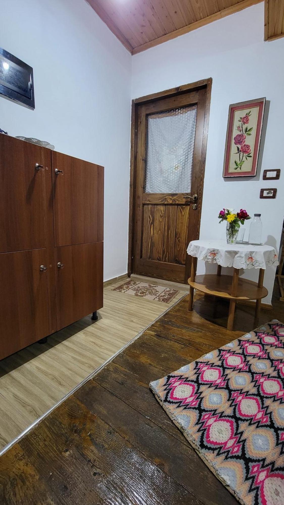 Hostel Mangalem Berat Bagian luar foto