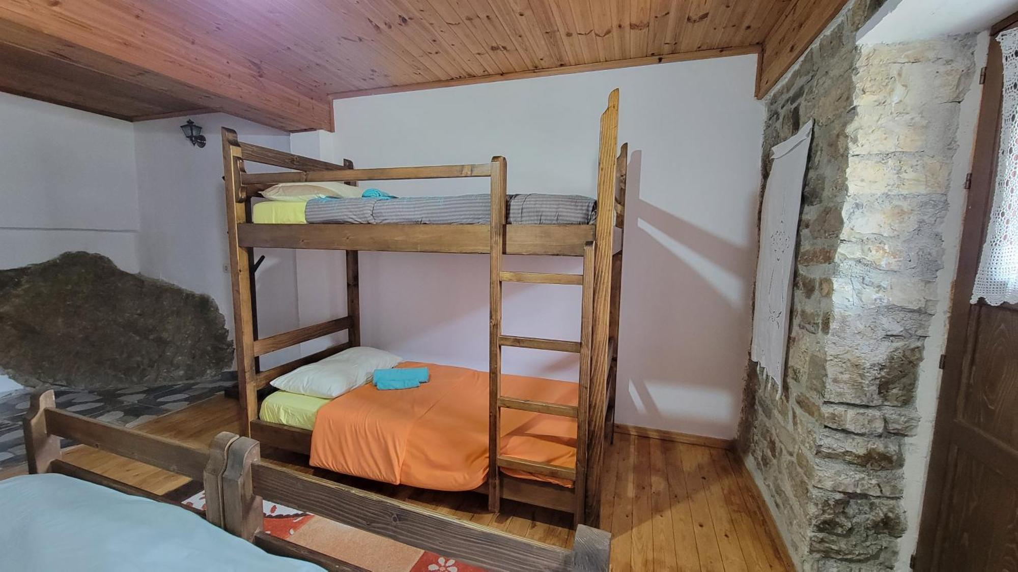 Hostel Mangalem Berat Bagian luar foto