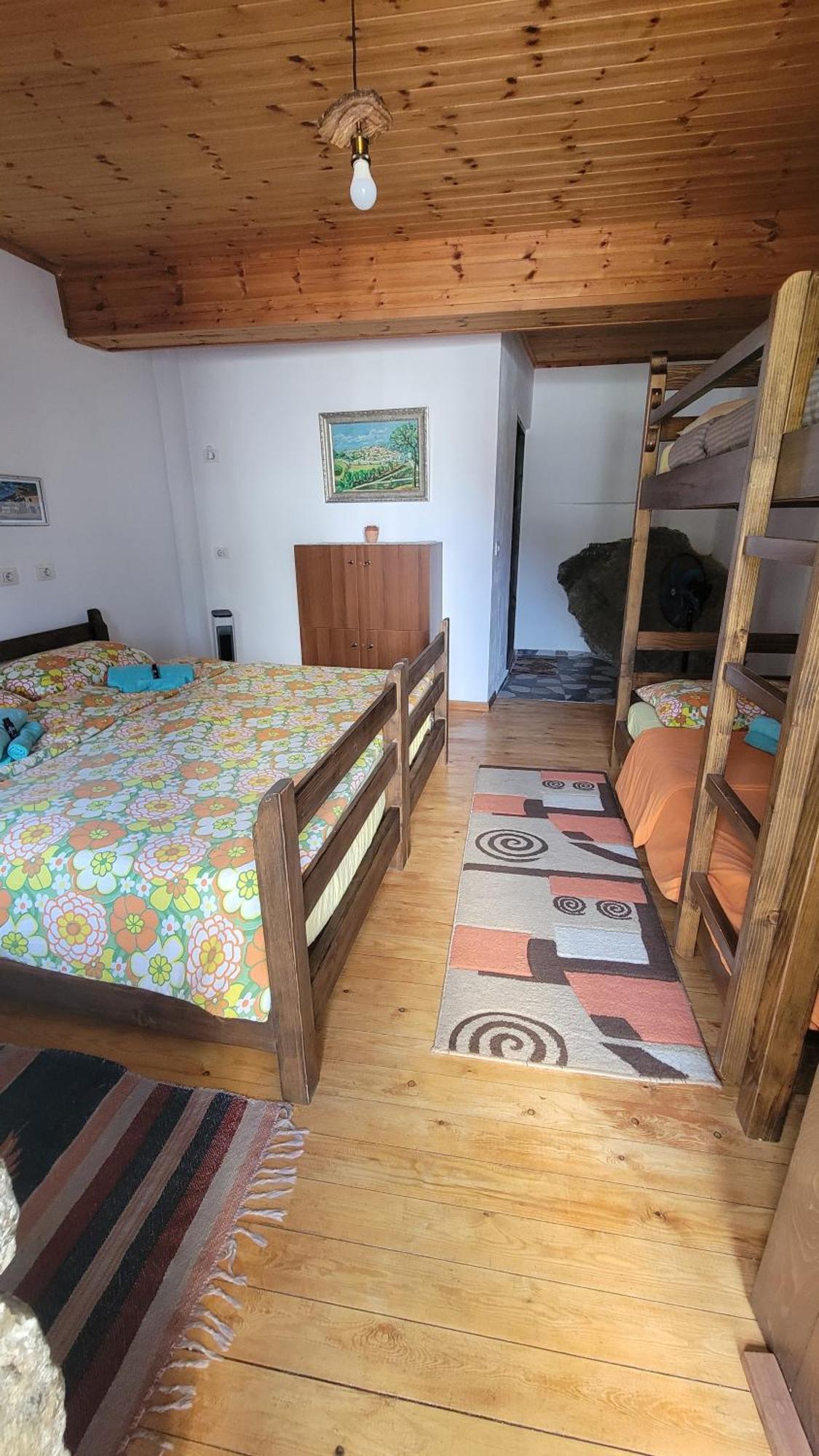 Hostel Mangalem Berat Bagian luar foto