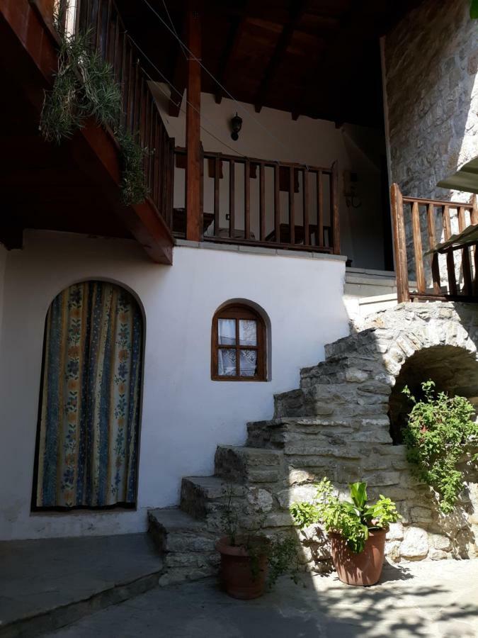 Hostel Mangalem Berat Bagian luar foto
